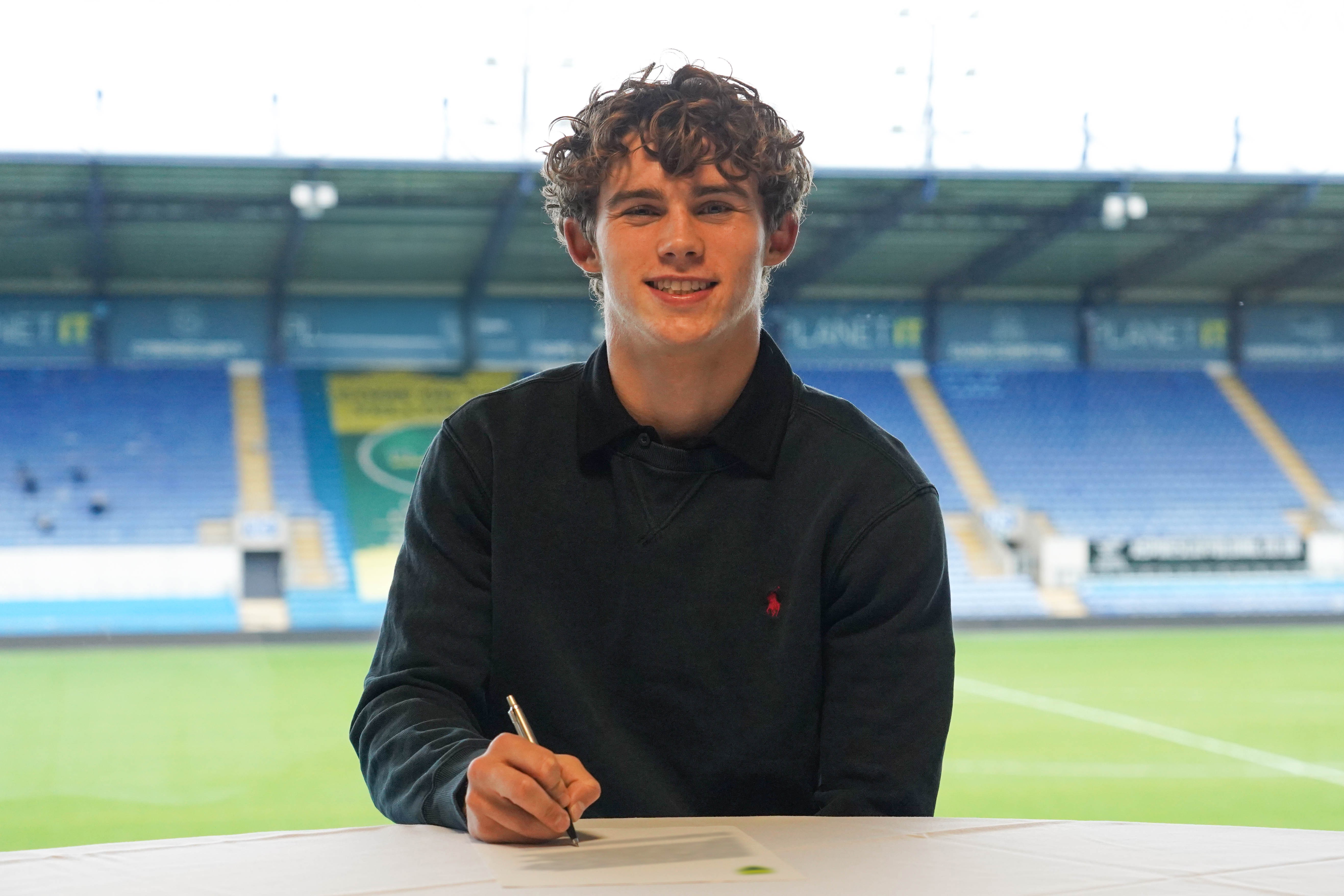 Louis Griffiths Signing Contract