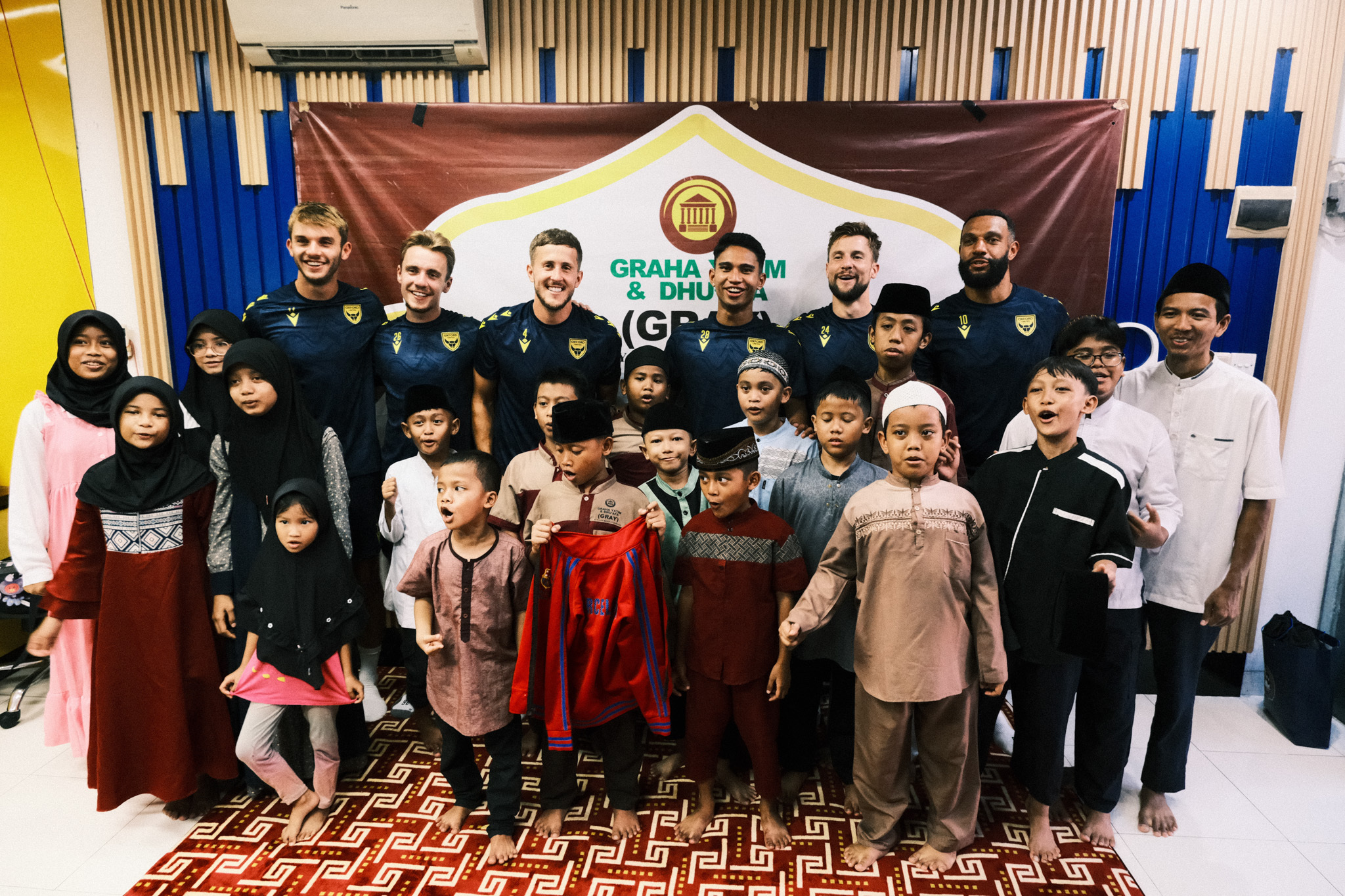 Oxford players visit orphanage
